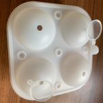 Spherical mould with funnel in